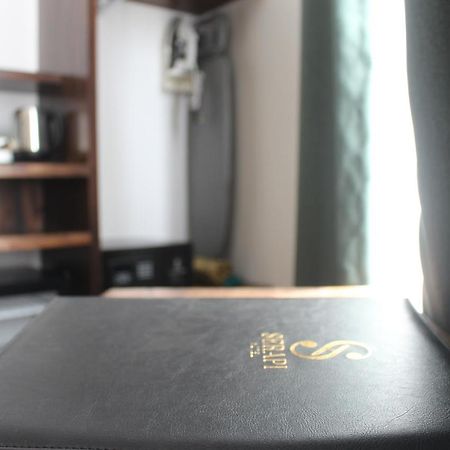 Serapi Hotel Kuching Esterno foto
