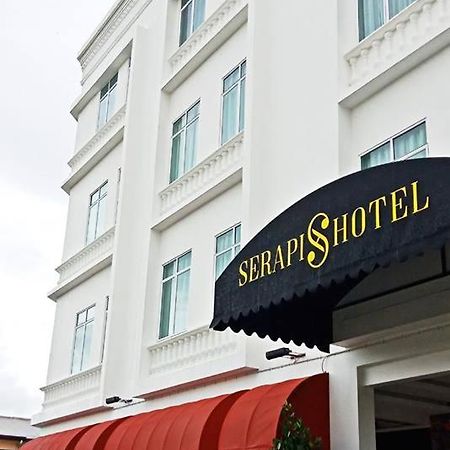 Serapi Hotel Kuching Esterno foto