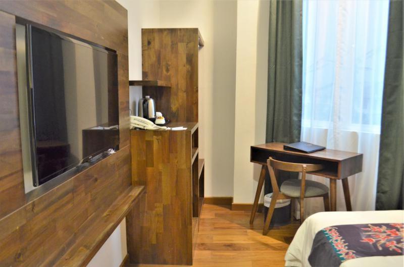 Serapi Hotel Kuching Esterno foto