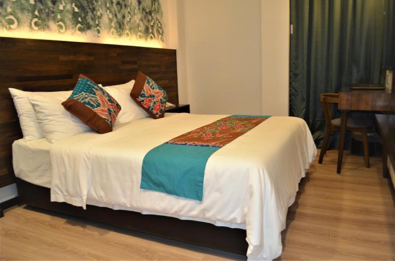 Serapi Hotel Kuching Esterno foto