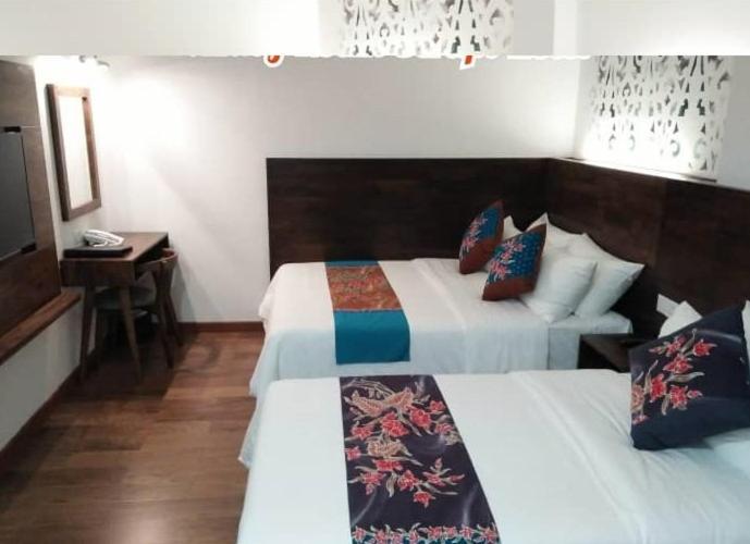 Serapi Hotel Kuching Esterno foto