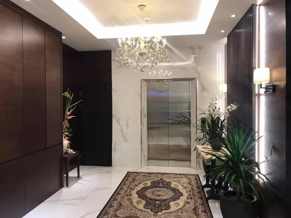 Serapi Hotel Kuching Esterno foto
