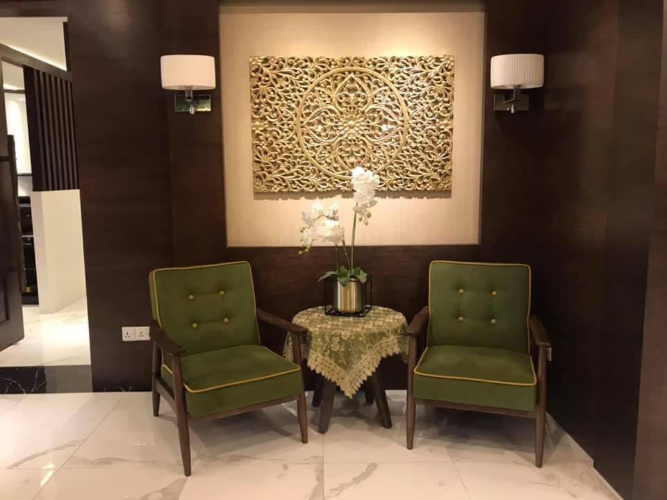 Serapi Hotel Kuching Esterno foto