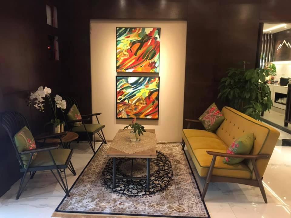 Serapi Hotel Kuching Esterno foto