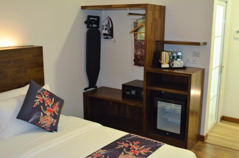 Serapi Hotel Kuching Esterno foto