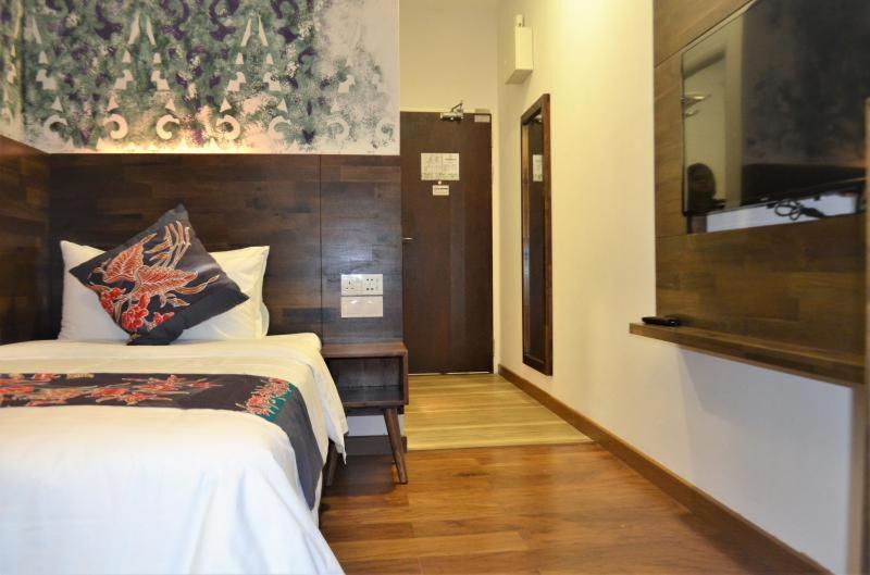 Serapi Hotel Kuching Esterno foto